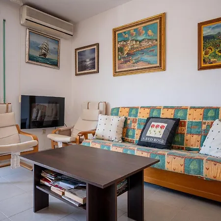 At097 Torrepark Apartment